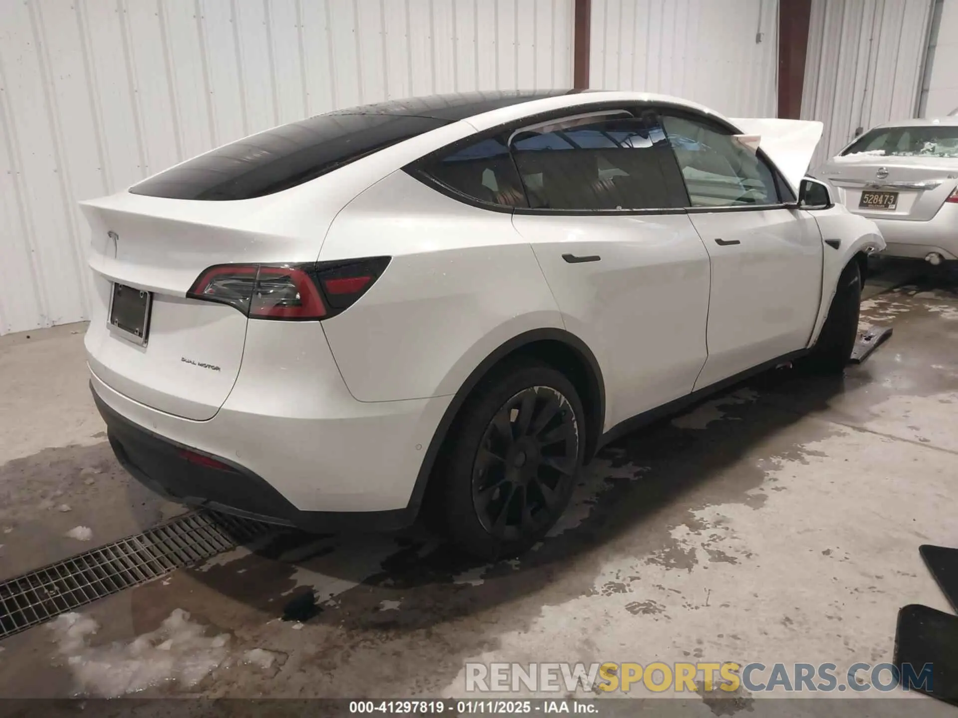 4 Photograph of a damaged car 5YJYGDEE5MF266034 TESLA MODEL Y 2021