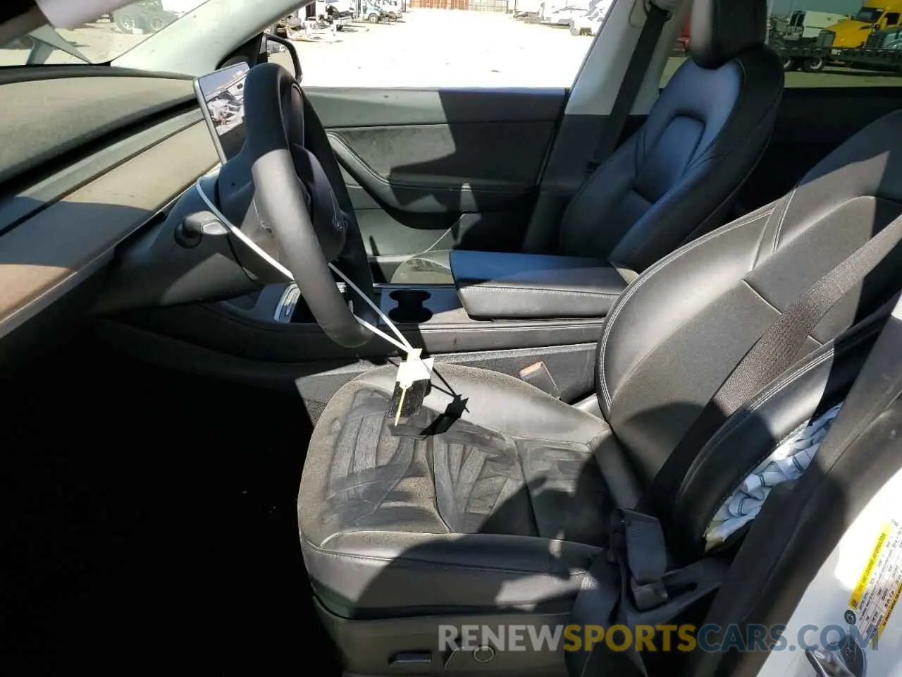 7 Photograph of a damaged car 5YJYGDEE5MF275302 TESLA MODEL Y 2021