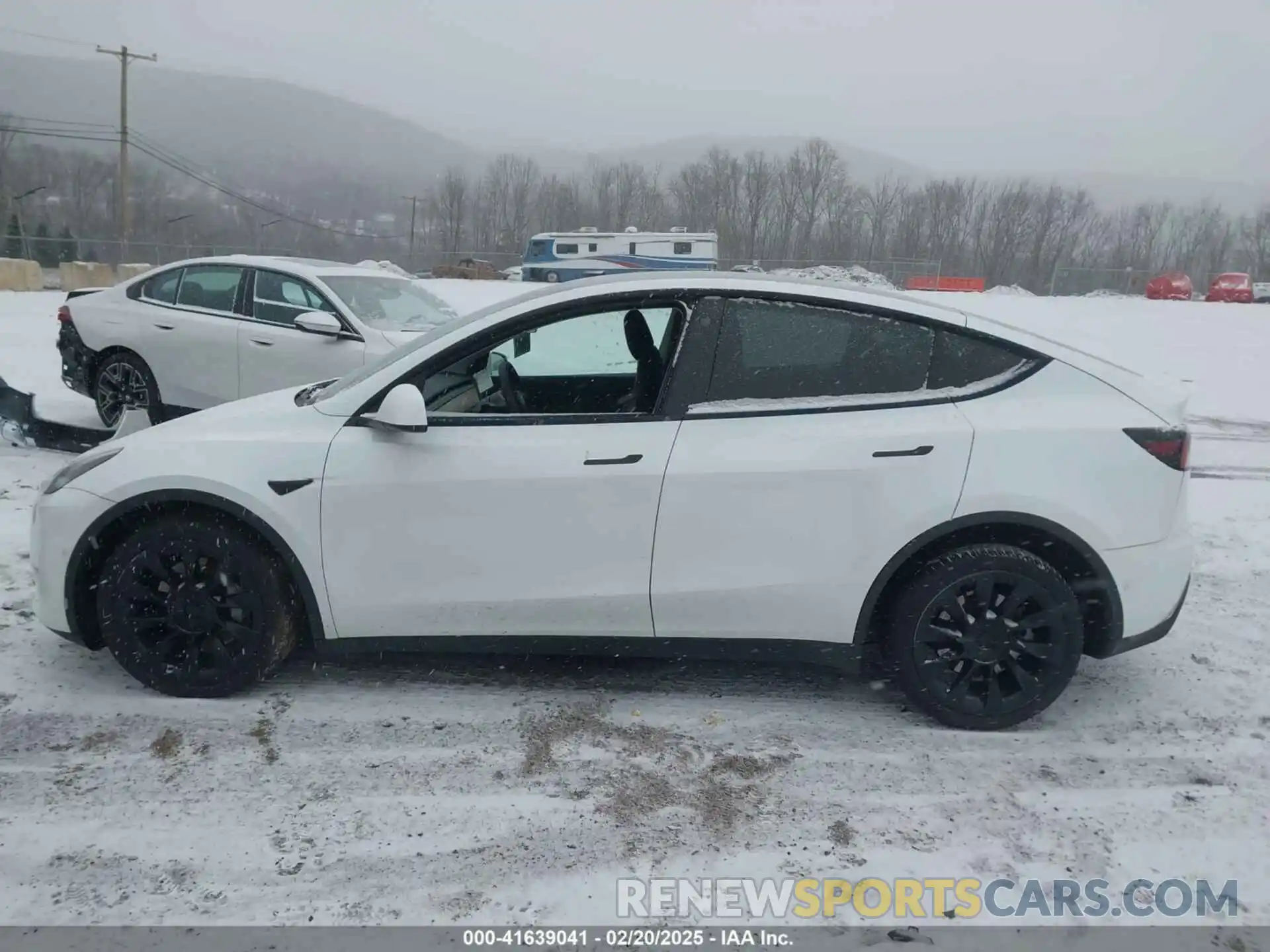 14 Photograph of a damaged car 5YJYGDEE5MF279477 TESLA MODEL Y 2021