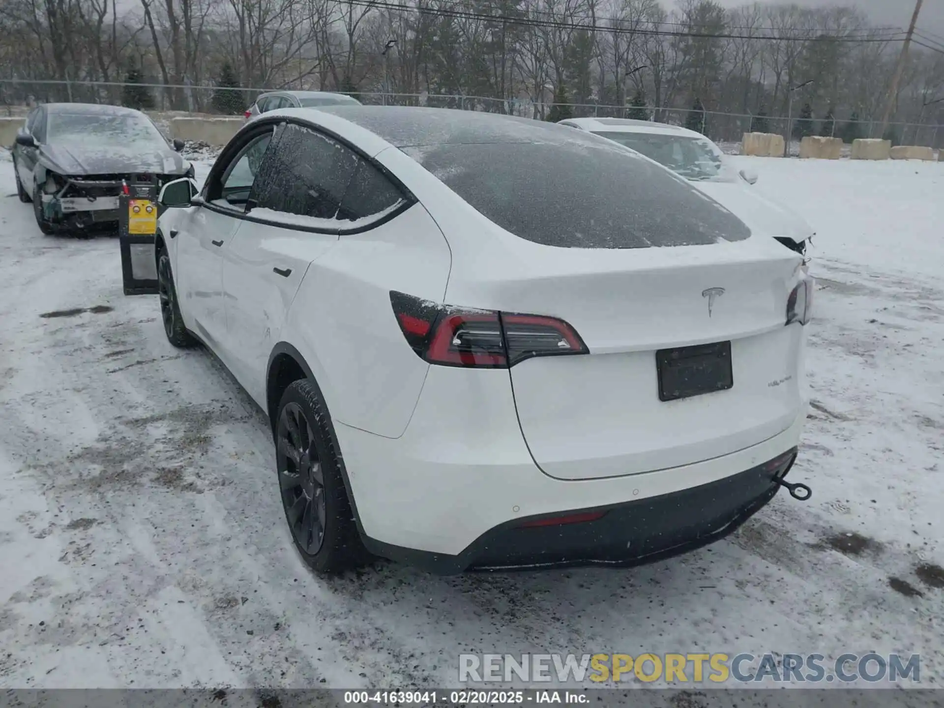 3 Photograph of a damaged car 5YJYGDEE5MF279477 TESLA MODEL Y 2021