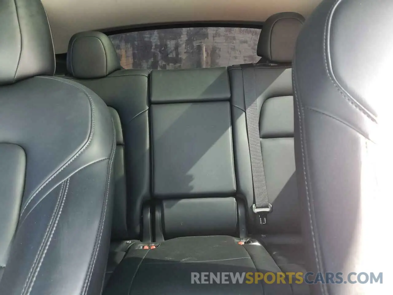 10 Photograph of a damaged car 5YJYGDEE5MF282363 TESLA MODEL Y 2021