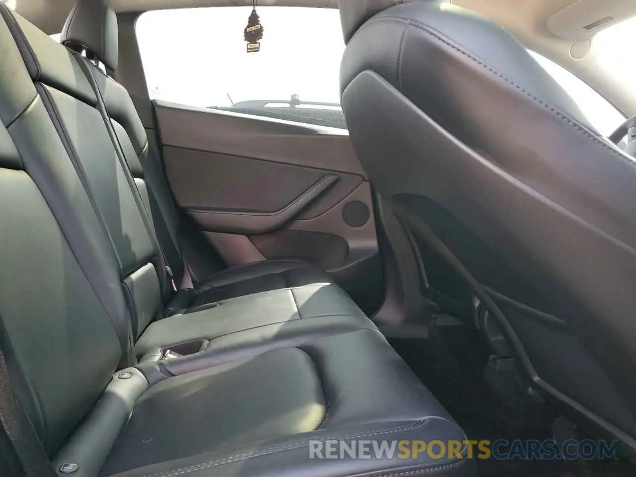 11 Photograph of a damaged car 5YJYGDEE5MF282363 TESLA MODEL Y 2021