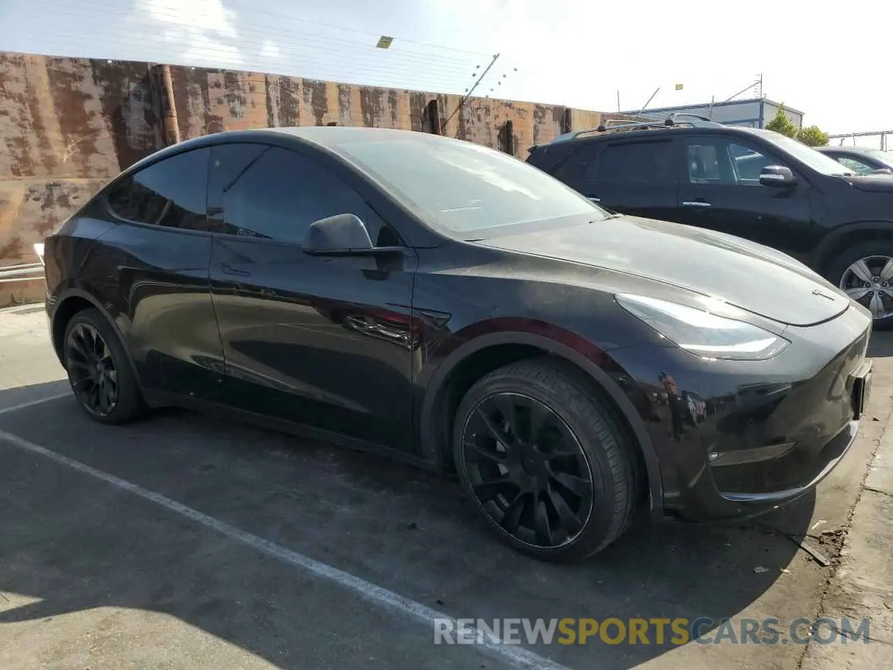 4 Photograph of a damaged car 5YJYGDEE5MF282363 TESLA MODEL Y 2021