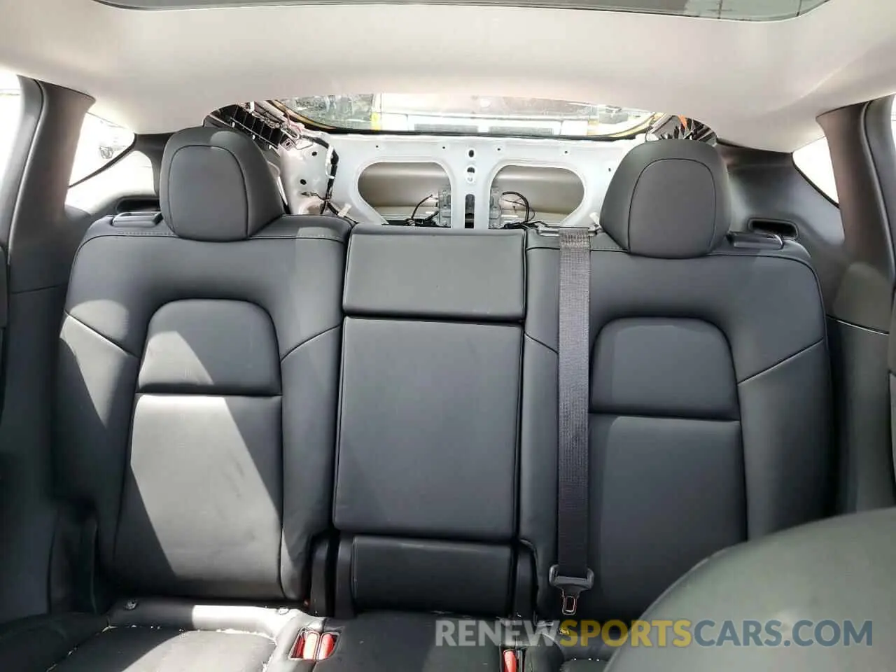 10 Photograph of a damaged car 5YJYGDEE5MF285098 TESLA MODEL Y 2021
