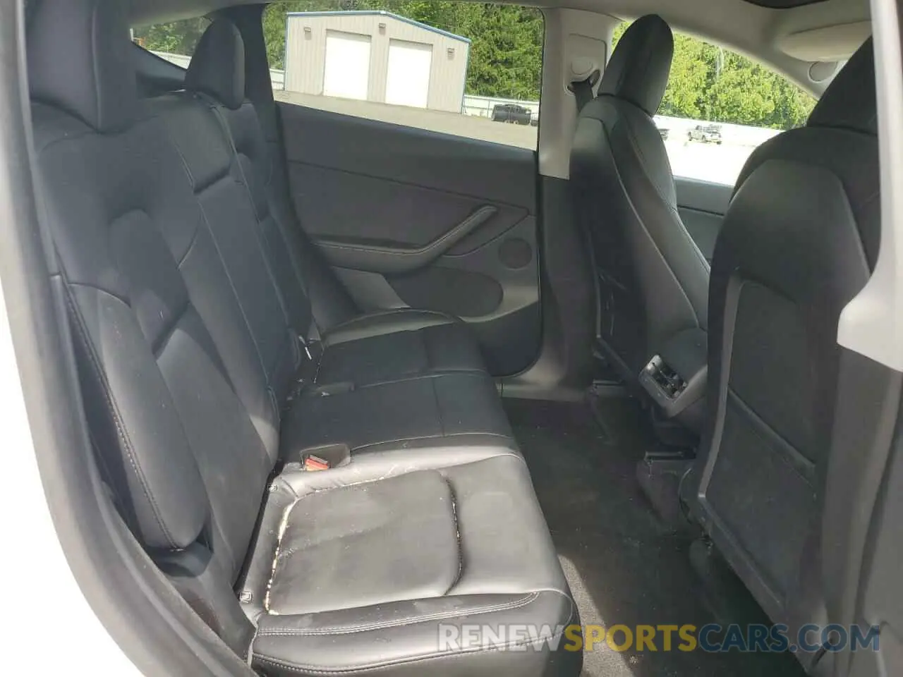 11 Photograph of a damaged car 5YJYGDEE5MF285098 TESLA MODEL Y 2021