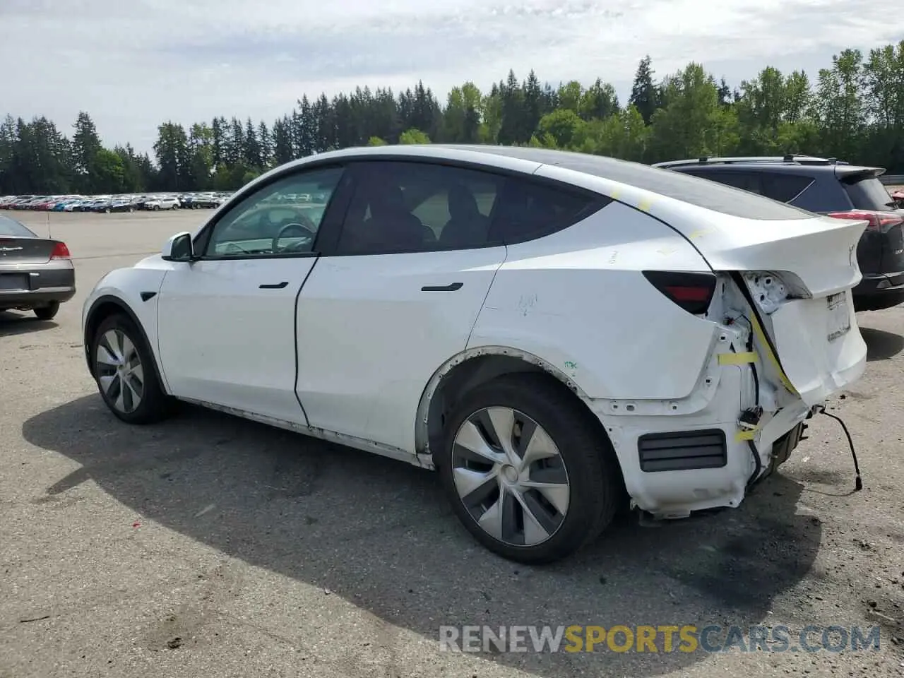 2 Photograph of a damaged car 5YJYGDEE5MF285098 TESLA MODEL Y 2021