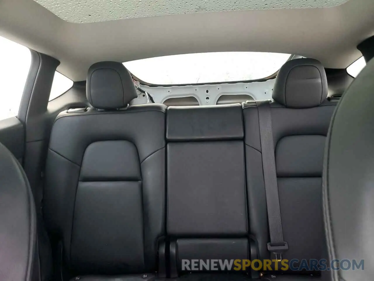 10 Photograph of a damaged car 5YJYGDEE5MF304619 TESLA MODEL Y 2021