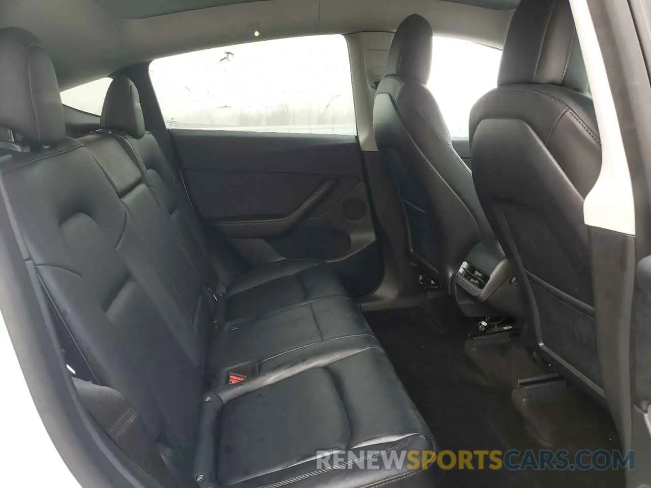 11 Photograph of a damaged car 5YJYGDEE5MF304619 TESLA MODEL Y 2021