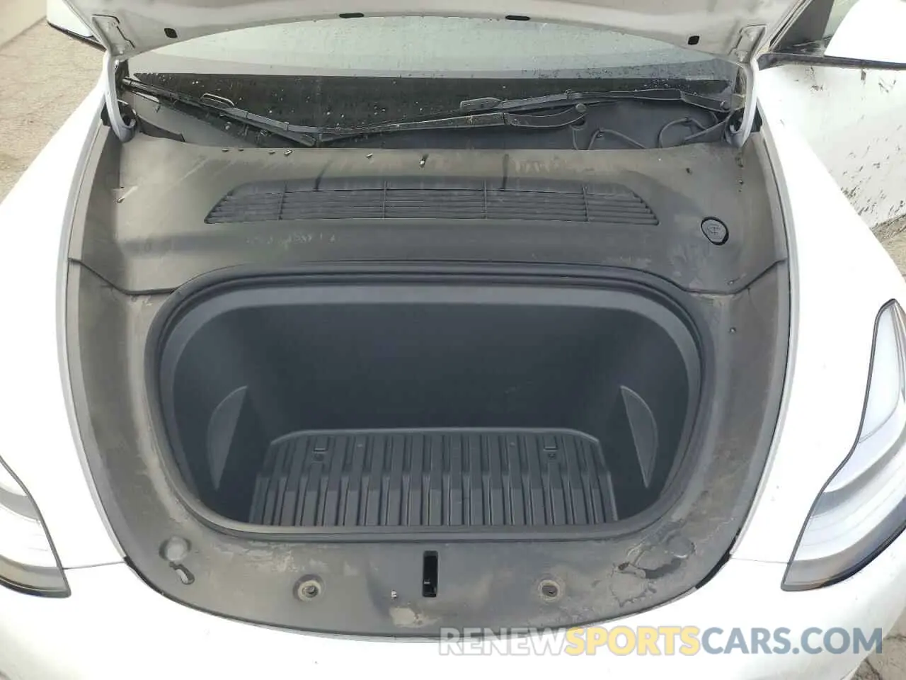 12 Photograph of a damaged car 5YJYGDEE5MF304619 TESLA MODEL Y 2021