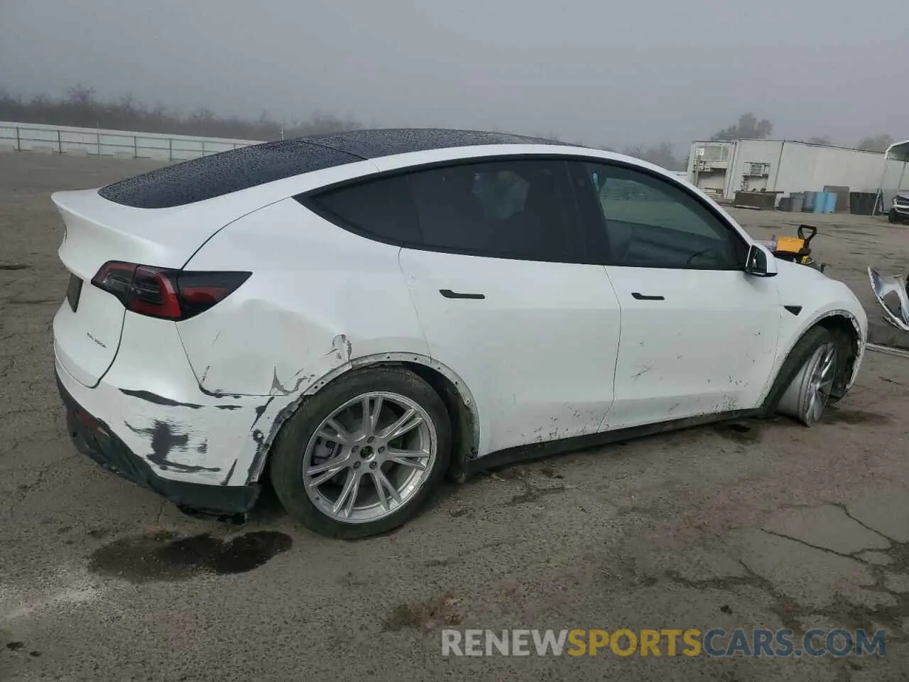 3 Photograph of a damaged car 5YJYGDEE5MF304619 TESLA MODEL Y 2021