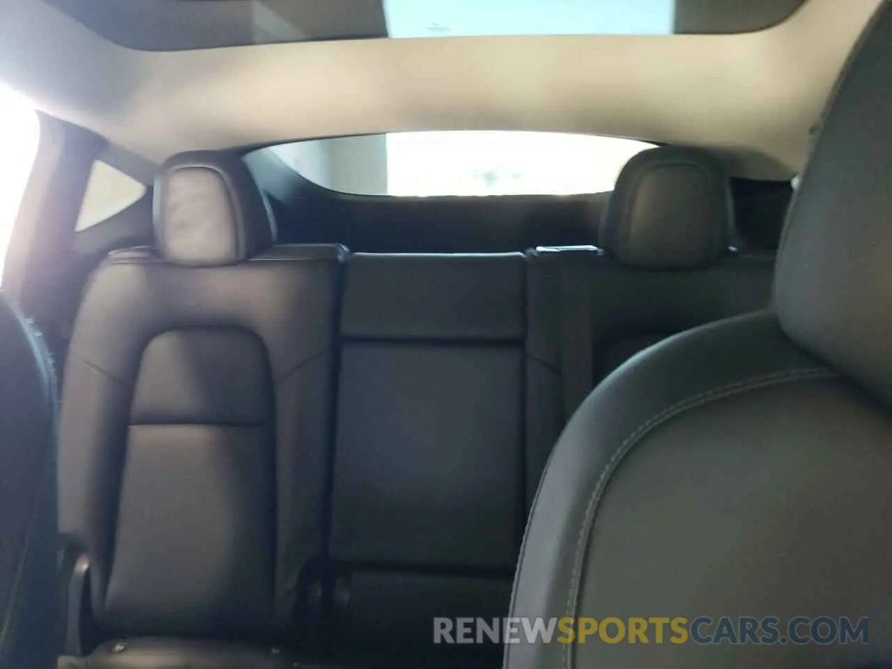 10 Photograph of a damaged car 5YJYGDEE6MF065212 TESLA MODEL Y 2021