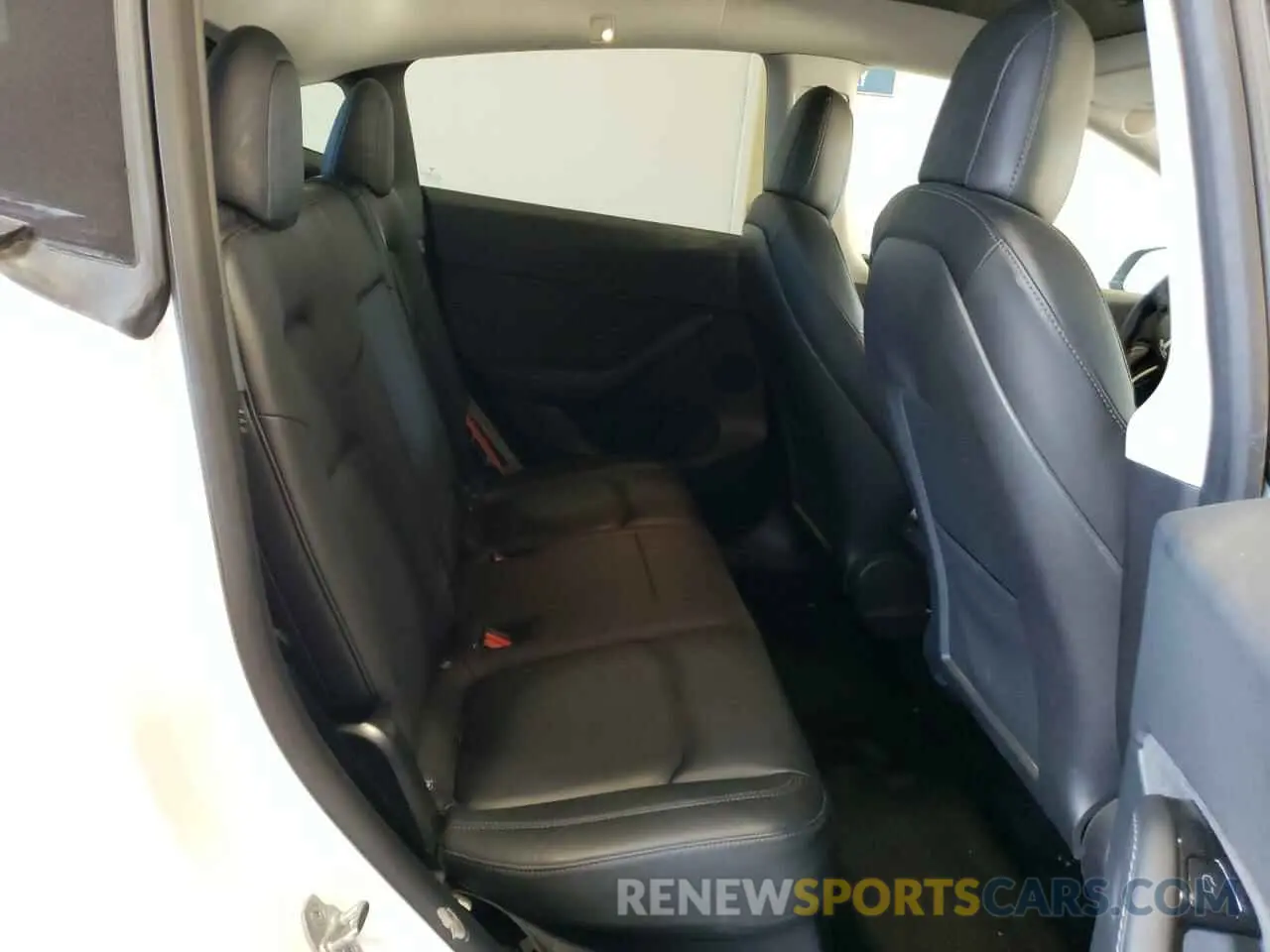11 Photograph of a damaged car 5YJYGDEE6MF065212 TESLA MODEL Y 2021