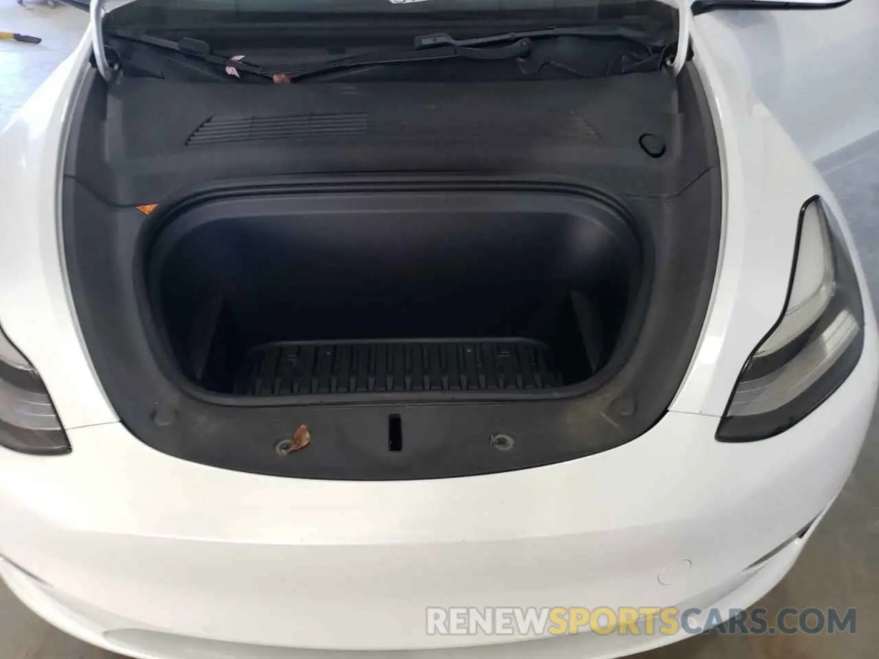 12 Photograph of a damaged car 5YJYGDEE6MF065212 TESLA MODEL Y 2021