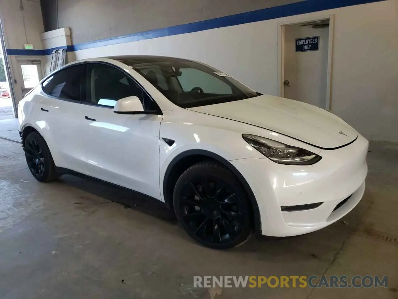 4 Photograph of a damaged car 5YJYGDEE6MF065212 TESLA MODEL Y 2021