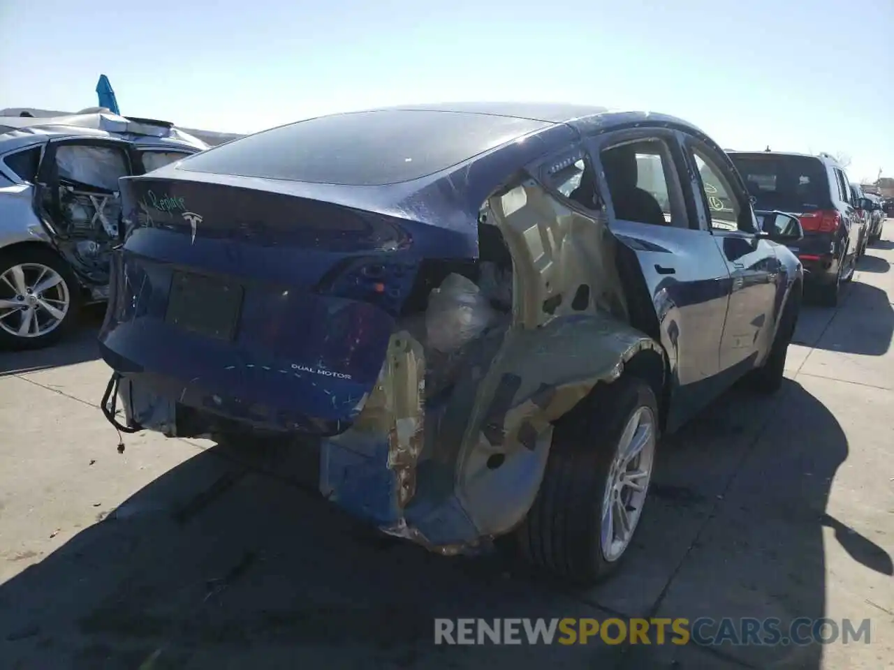 4 Photograph of a damaged car 5YJYGDEE6MF065789 TESLA MODEL Y 2021