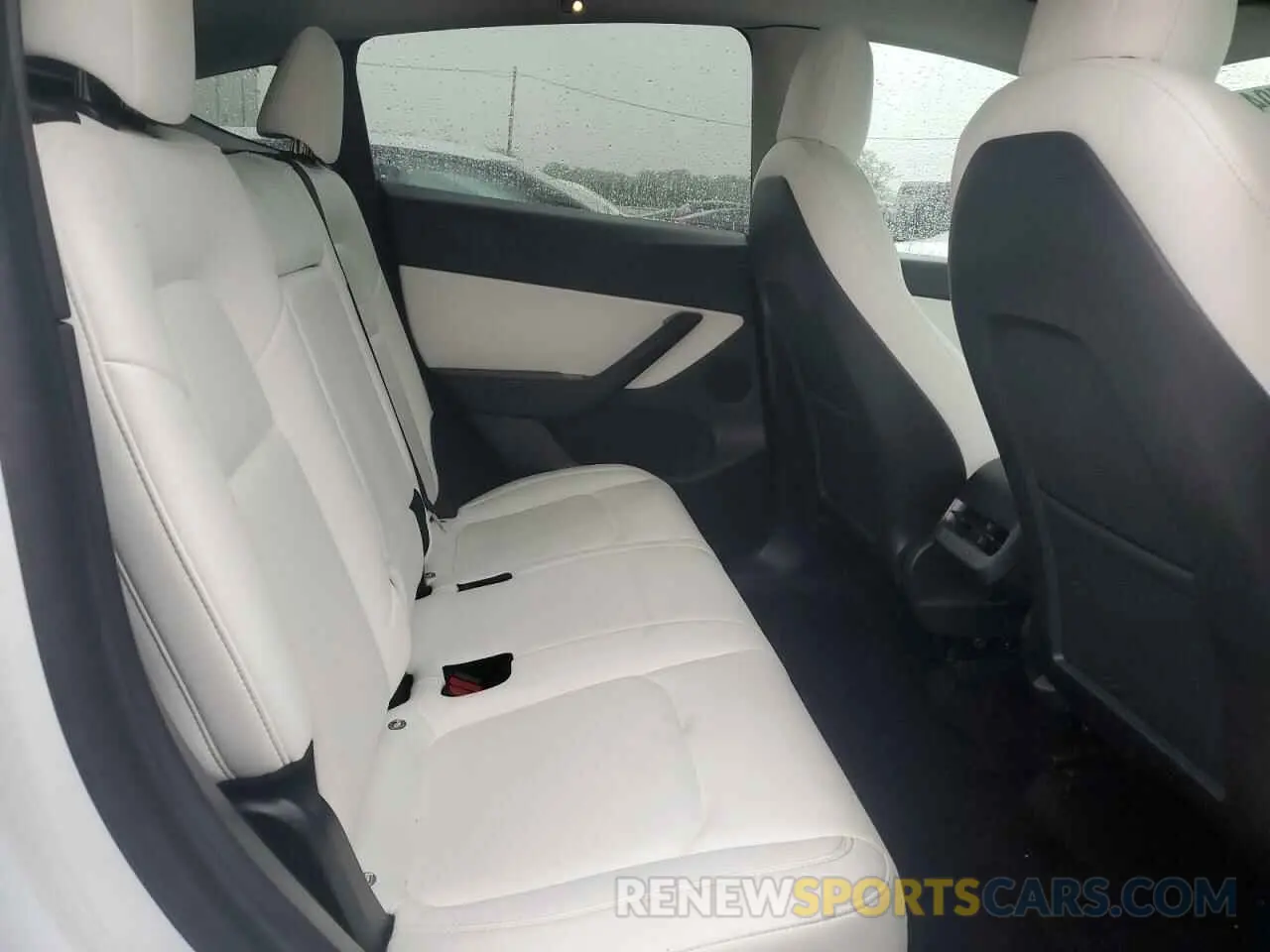10 Photograph of a damaged car 5YJYGDEE6MF068126 TESLA MODEL Y 2021