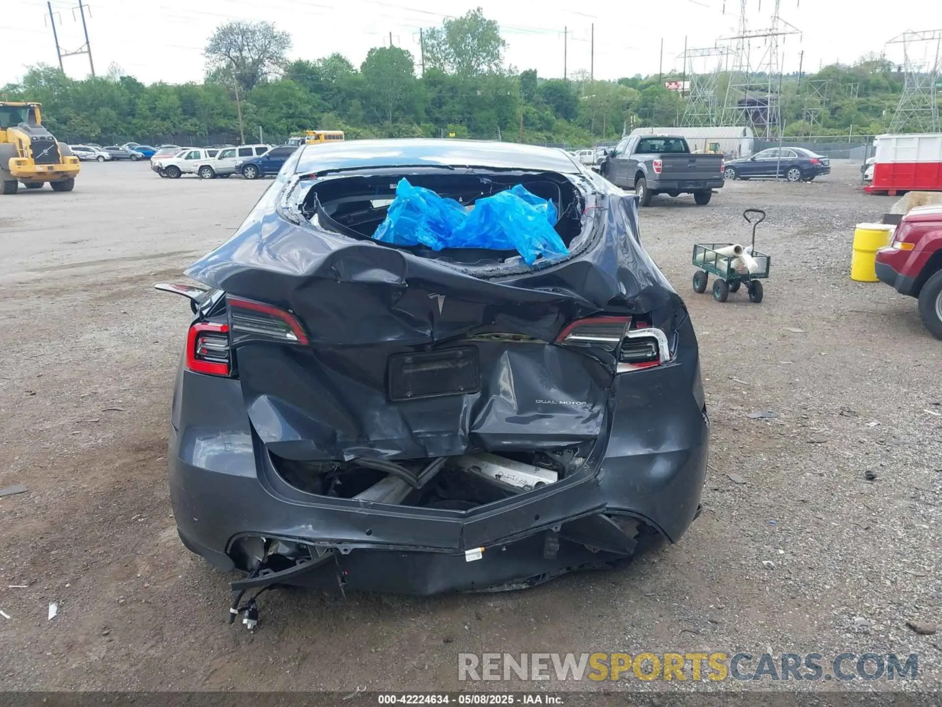 16 Photograph of a damaged car 5YJYGDEE6MF070068 TESLA MODEL Y 2021