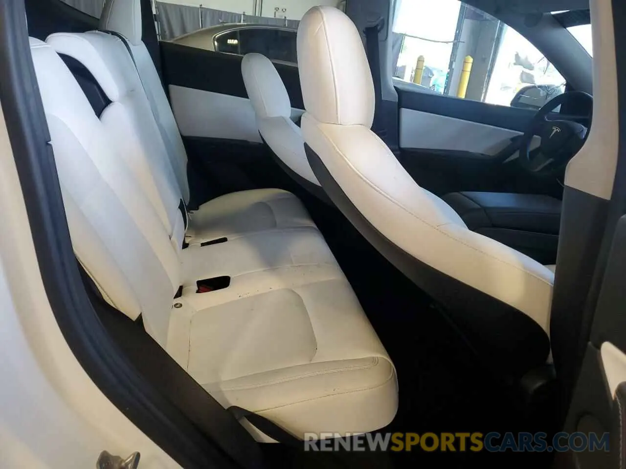11 Photograph of a damaged car 5YJYGDEE6MF072824 TESLA MODEL Y 2021
