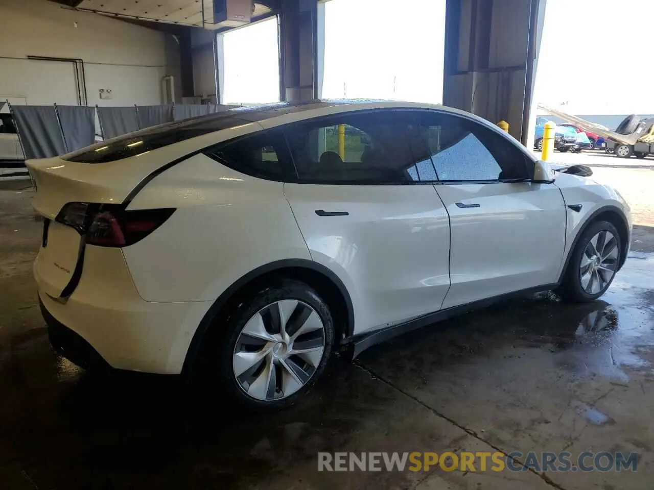 3 Photograph of a damaged car 5YJYGDEE6MF072824 TESLA MODEL Y 2021