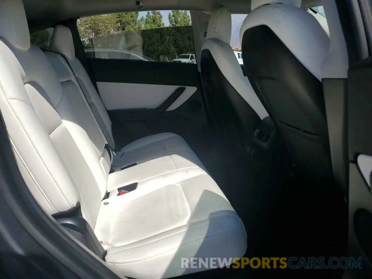 11 Photograph of a damaged car 5YJYGDEE6MF073360 TESLA MODEL Y 2021