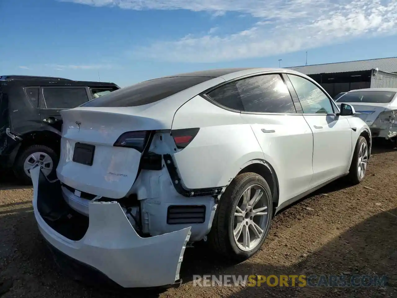 4 Photograph of a damaged car 5YJYGDEE6MF074458 TESLA MODEL Y 2021