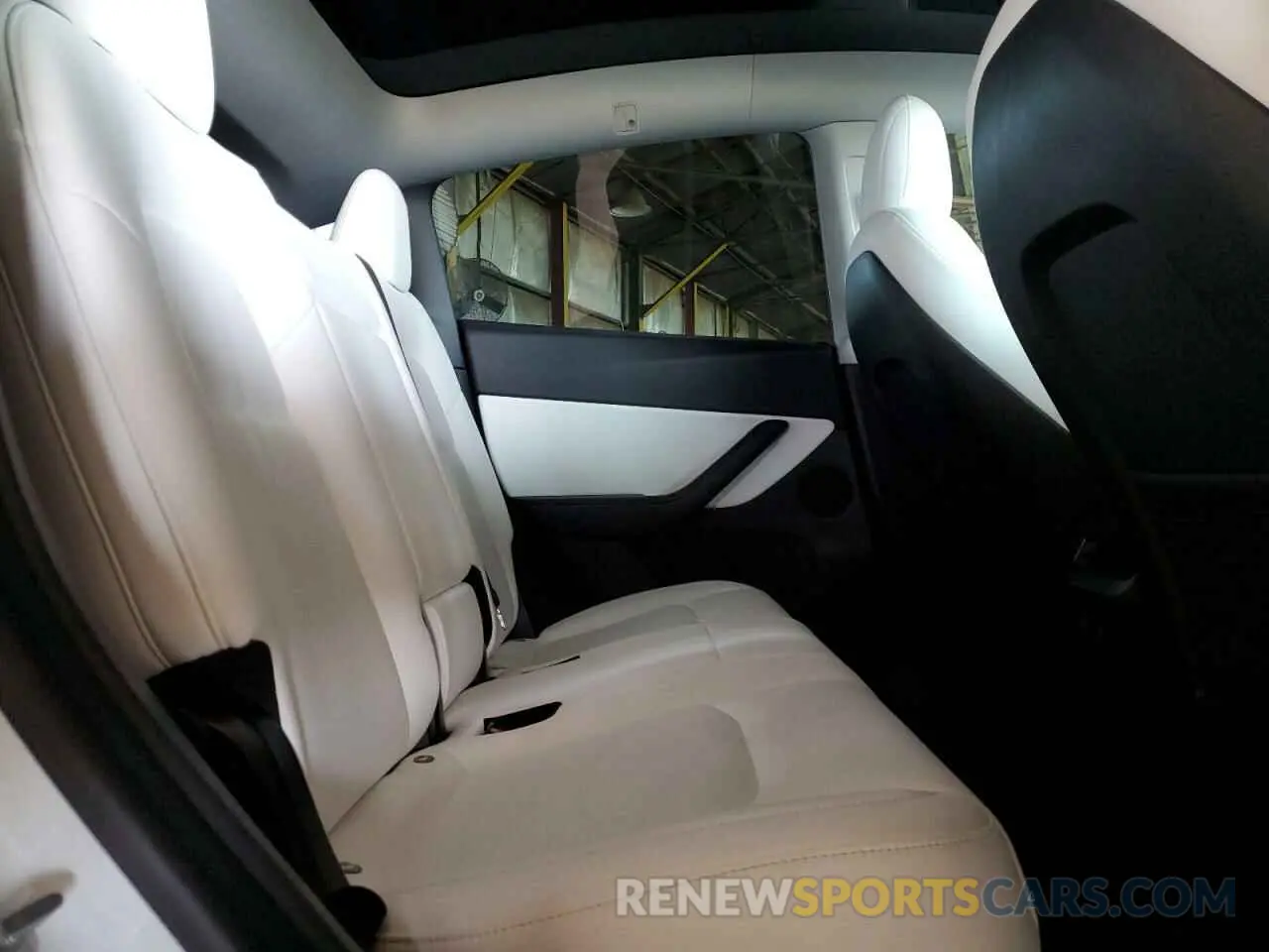 10 Photograph of a damaged car 5YJYGDEE6MF075819 TESLA MODEL Y 2021