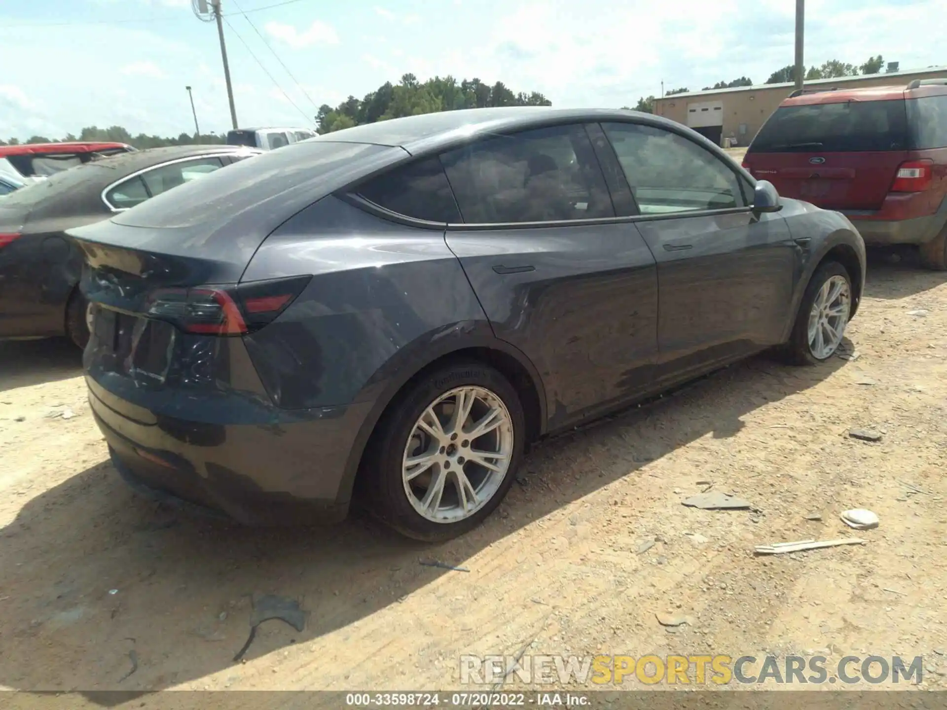 4 Photograph of a damaged car 5YJYGDEE6MF075920 TESLA MODEL Y 2021