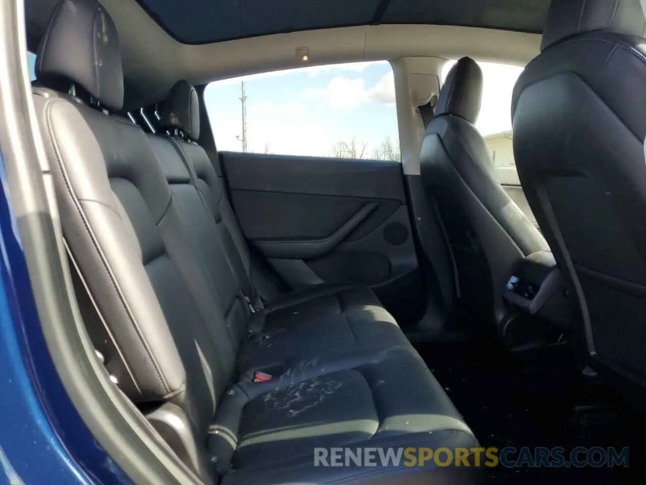 10 Photograph of a damaged car 5YJYGDEE6MF076873 TESLA MODEL Y 2021