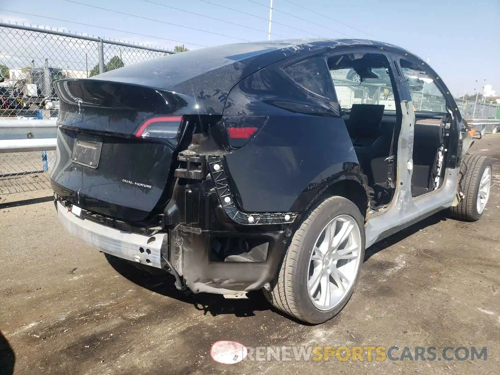 4 Photograph of a damaged car 5YJYGDEE6MF077134 TESLA MODEL Y 2021