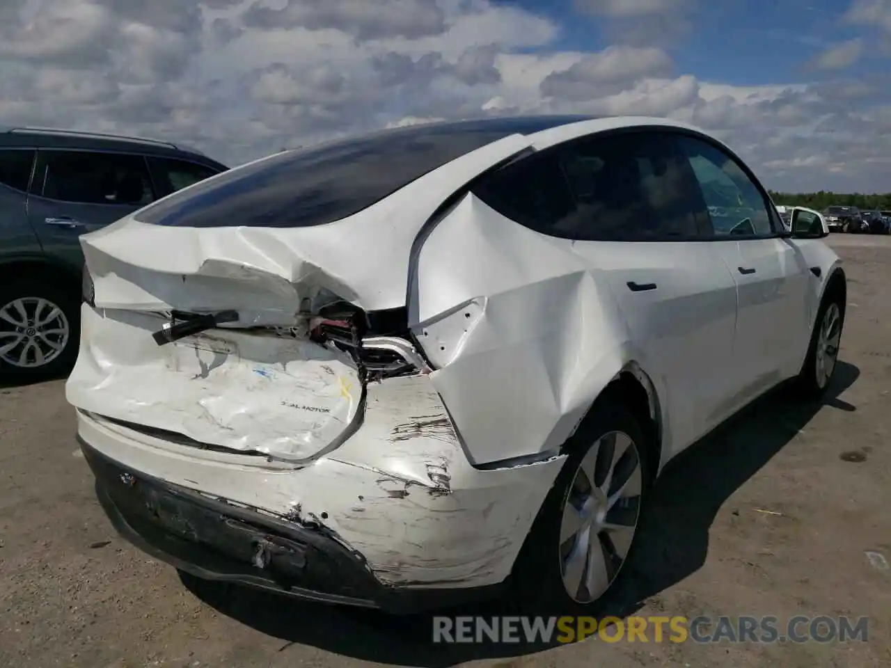 4 Photograph of a damaged car 5YJYGDEE6MF077747 TESLA MODEL Y 2021