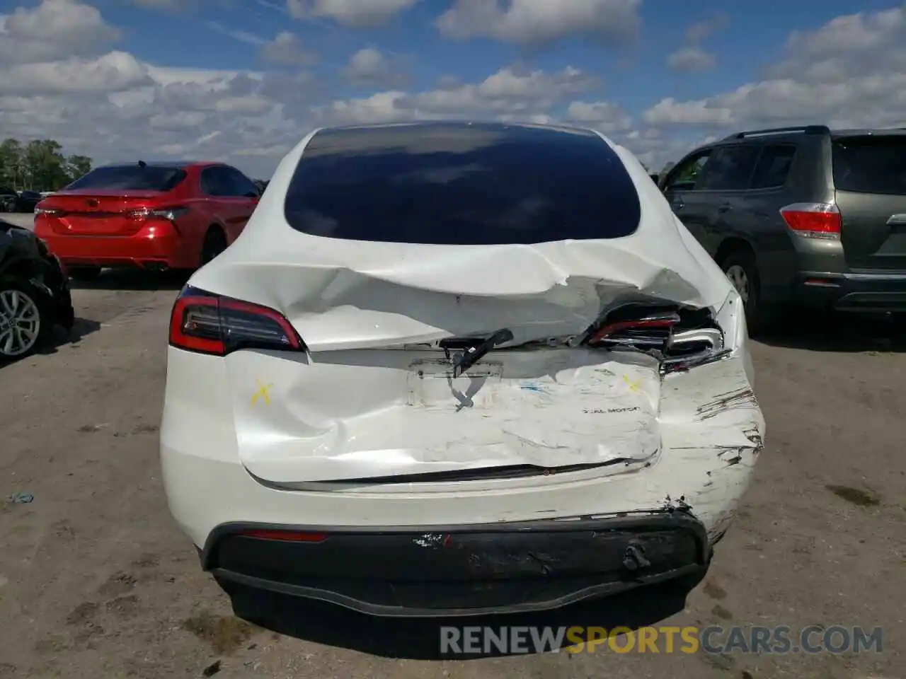 9 Photograph of a damaged car 5YJYGDEE6MF077747 TESLA MODEL Y 2021