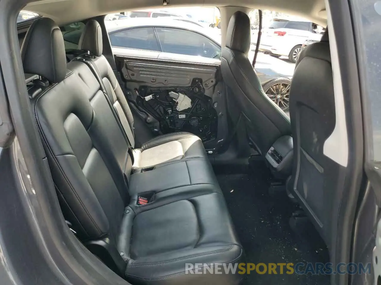 10 Photograph of a damaged car 5YJYGDEE6MF080230 TESLA MODEL Y 2021