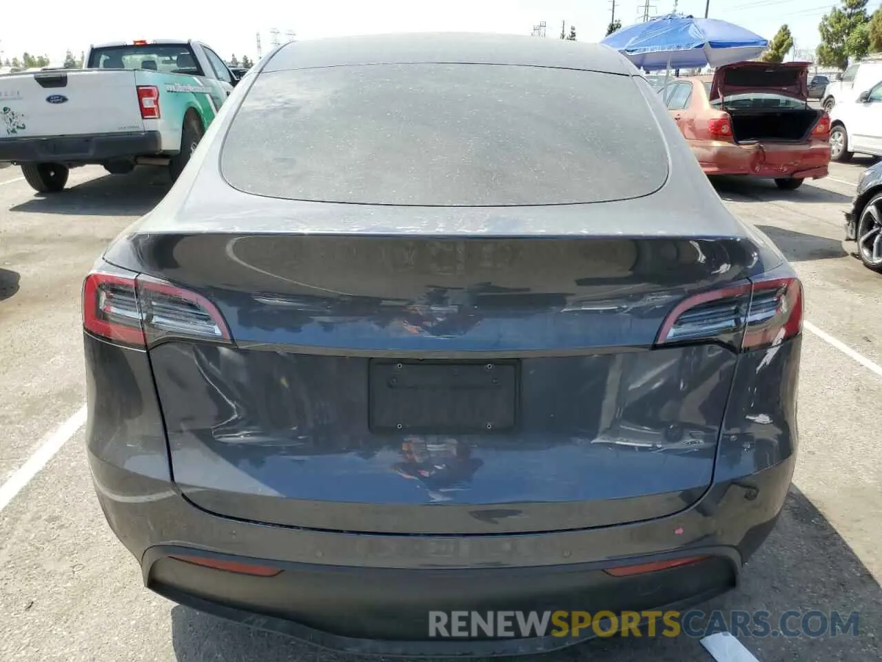 6 Photograph of a damaged car 5YJYGDEE6MF080230 TESLA MODEL Y 2021