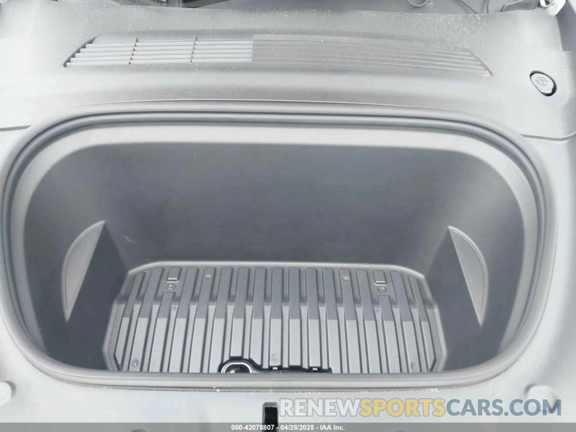 10 Photograph of a damaged car 5YJYGDEE6MF082883 TESLA MODEL Y 2021