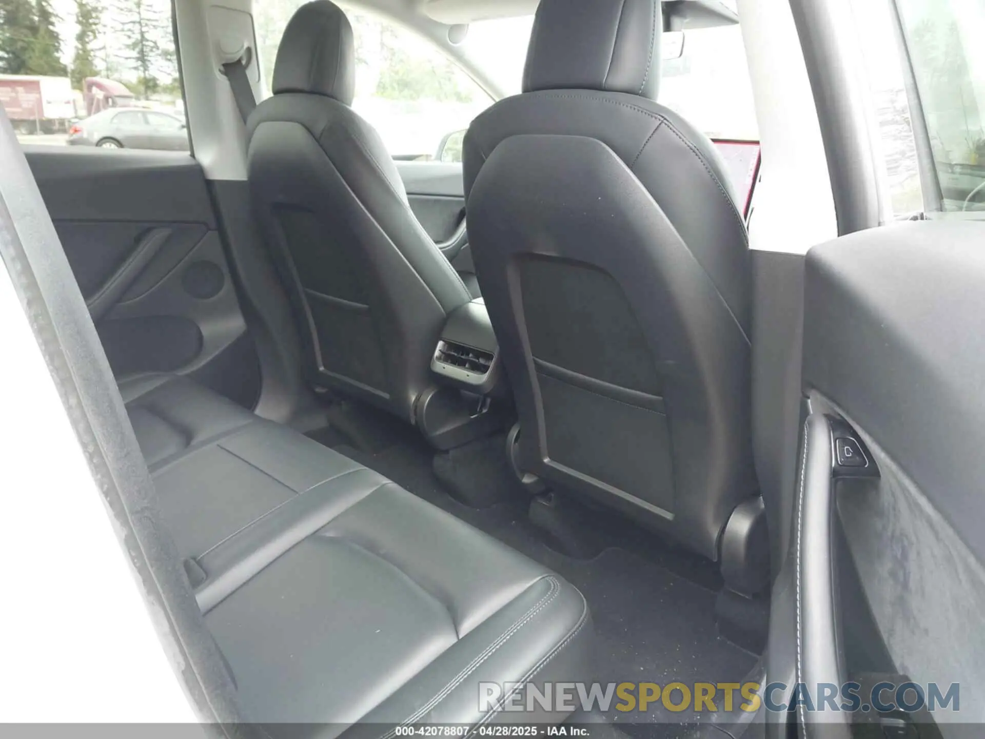 8 Photograph of a damaged car 5YJYGDEE6MF082883 TESLA MODEL Y 2021