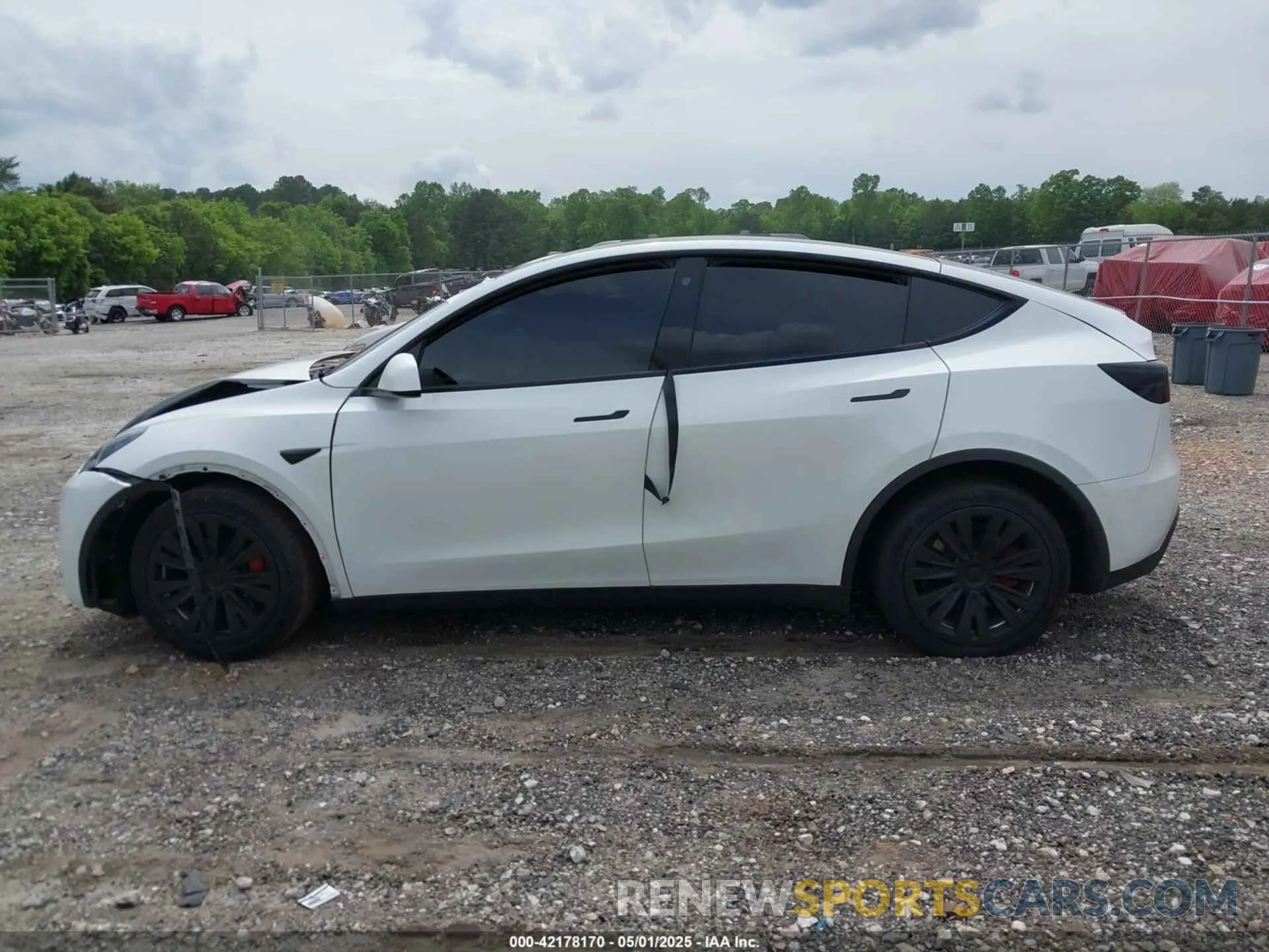 13 Photograph of a damaged car 5YJYGDEE6MF083029 TESLA MODEL Y 2021