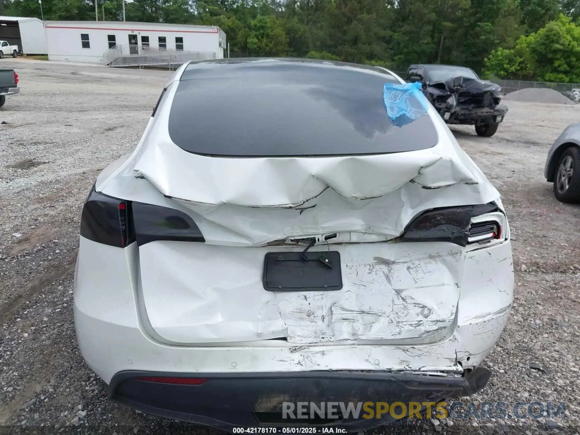 15 Photograph of a damaged car 5YJYGDEE6MF083029 TESLA MODEL Y 2021