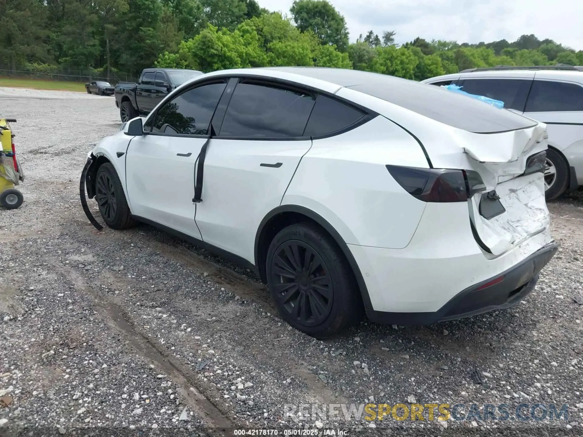 3 Photograph of a damaged car 5YJYGDEE6MF083029 TESLA MODEL Y 2021