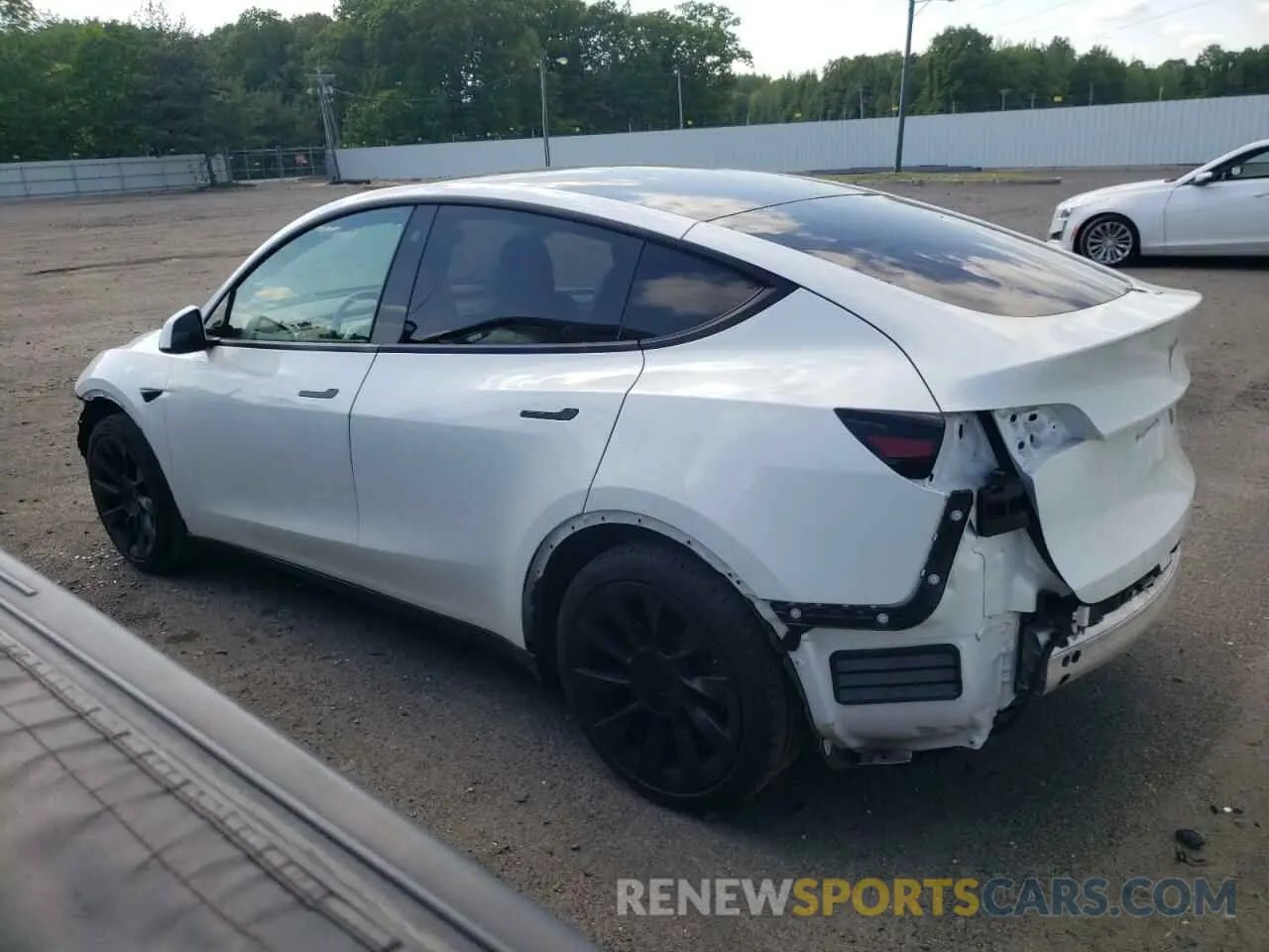 2 Photograph of a damaged car 5YJYGDEE6MF087033 TESLA MODEL Y 2021