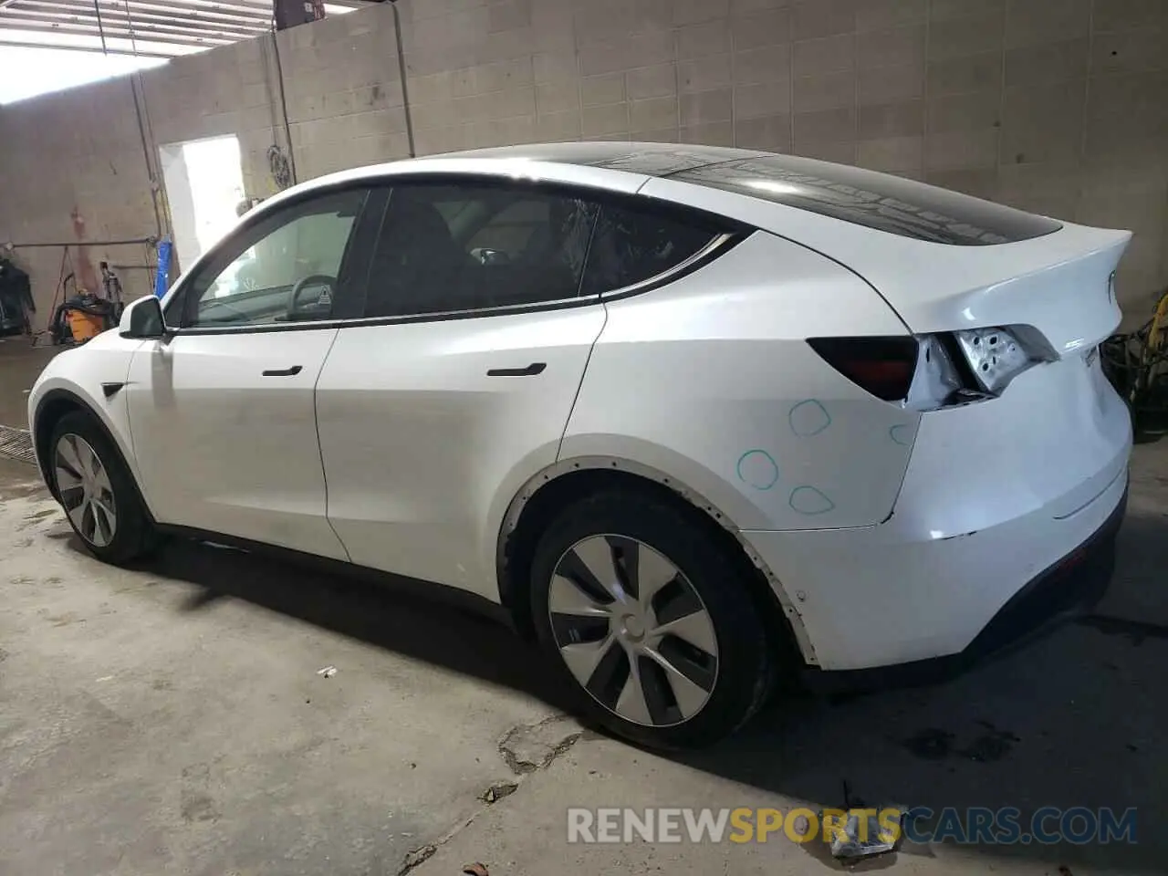 2 Photograph of a damaged car 5YJYGDEE6MF088330 TESLA MODEL Y 2021