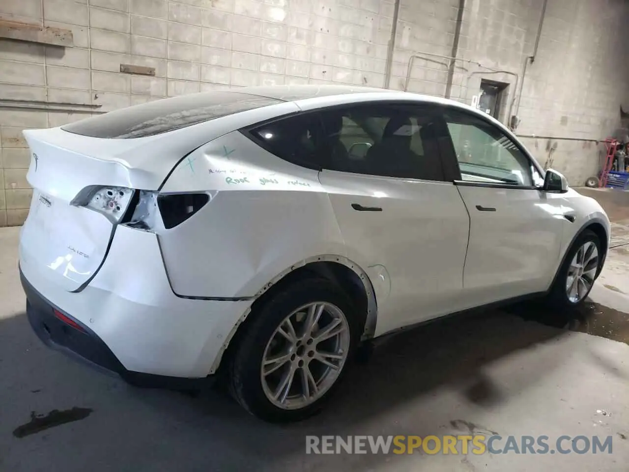 3 Photograph of a damaged car 5YJYGDEE6MF088330 TESLA MODEL Y 2021