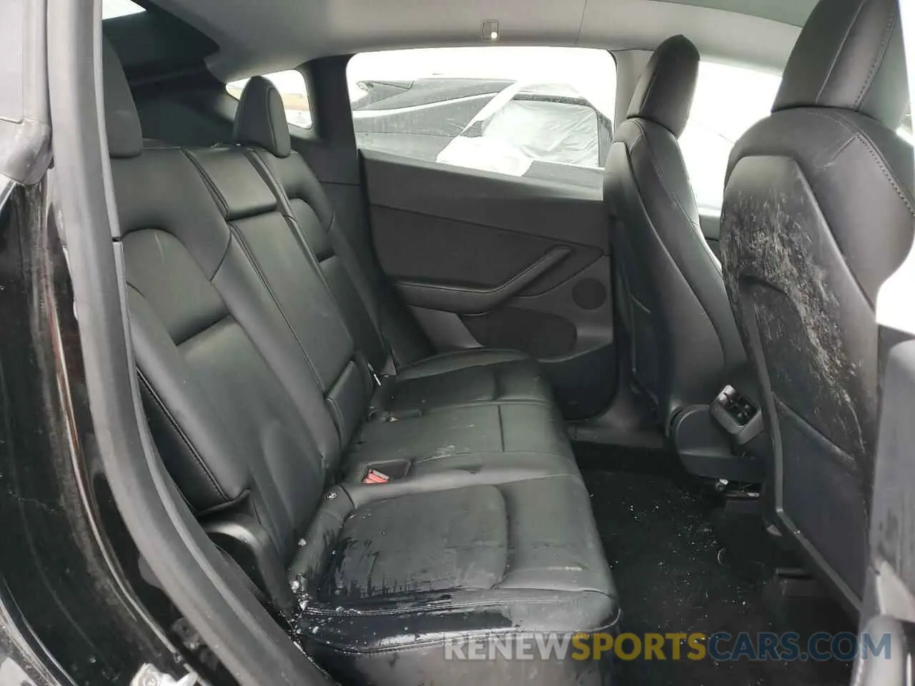 11 Photograph of a damaged car 5YJYGDEE6MF089008 TESLA MODEL Y 2021