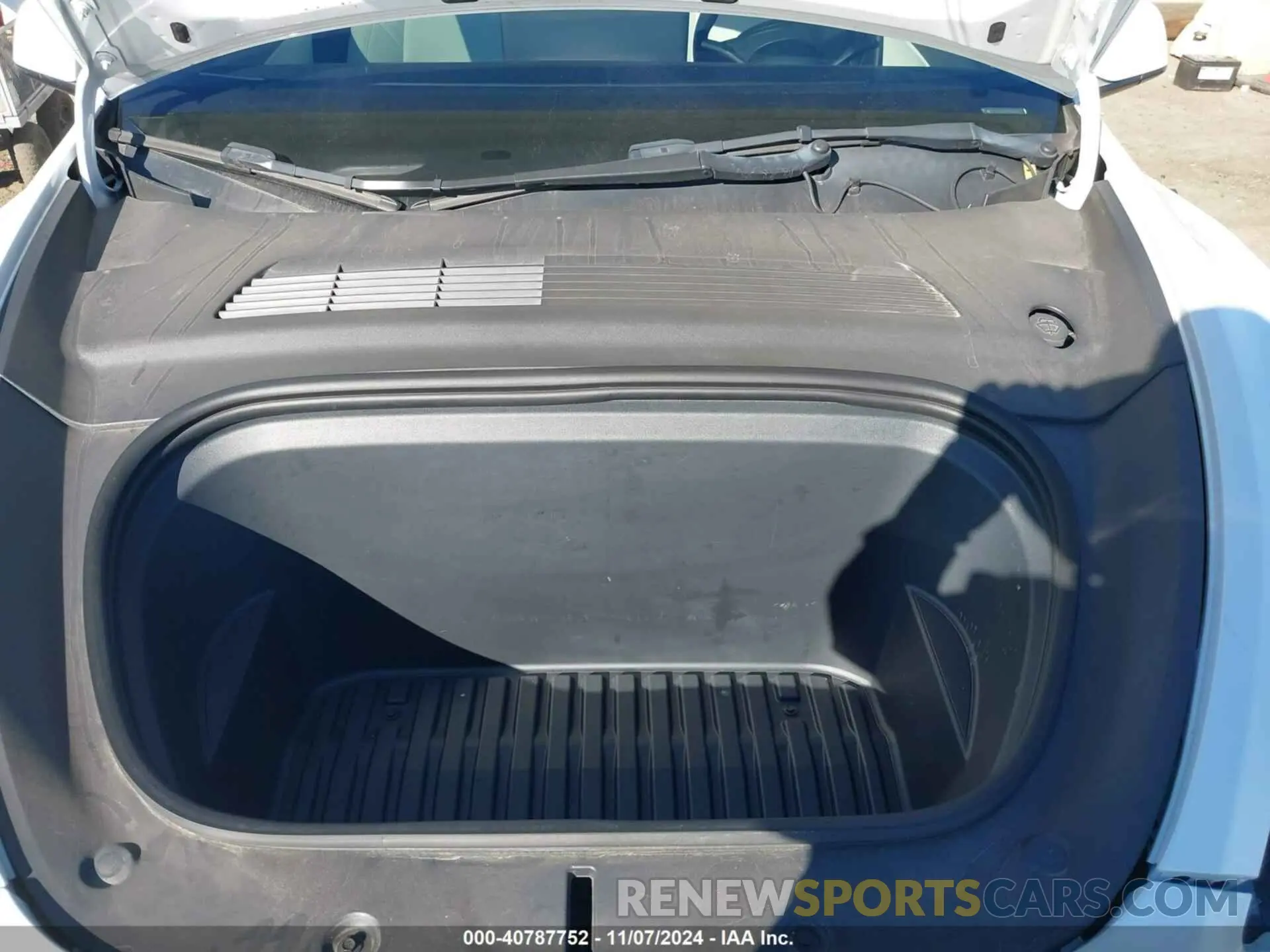 10 Photograph of a damaged car 5YJYGDEE6MF098324 TESLA MODEL Y 2021