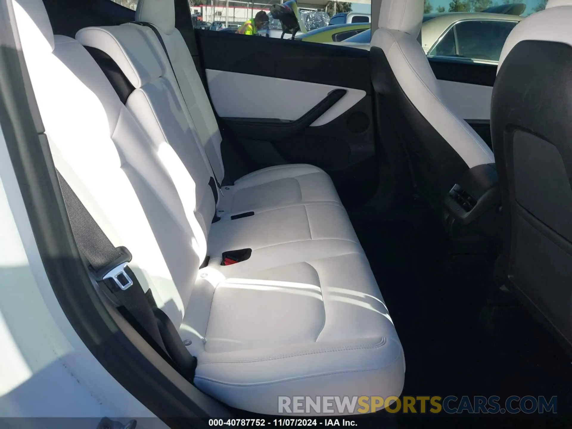 8 Photograph of a damaged car 5YJYGDEE6MF098324 TESLA MODEL Y 2021