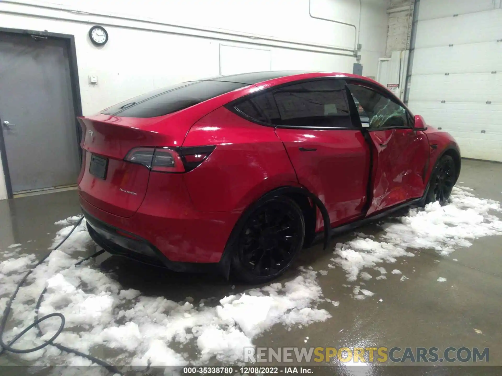 4 Photograph of a damaged car 5YJYGDEE6MF102341 TESLA MODEL Y 2021