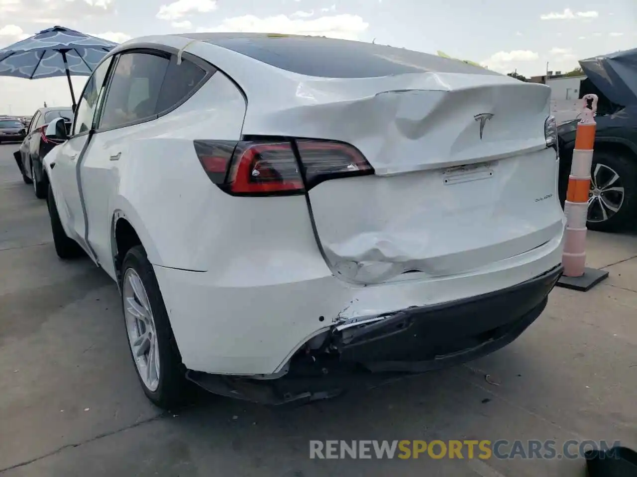 3 Photograph of a damaged car 5YJYGDEE6MF106275 TESLA MODEL Y 2021