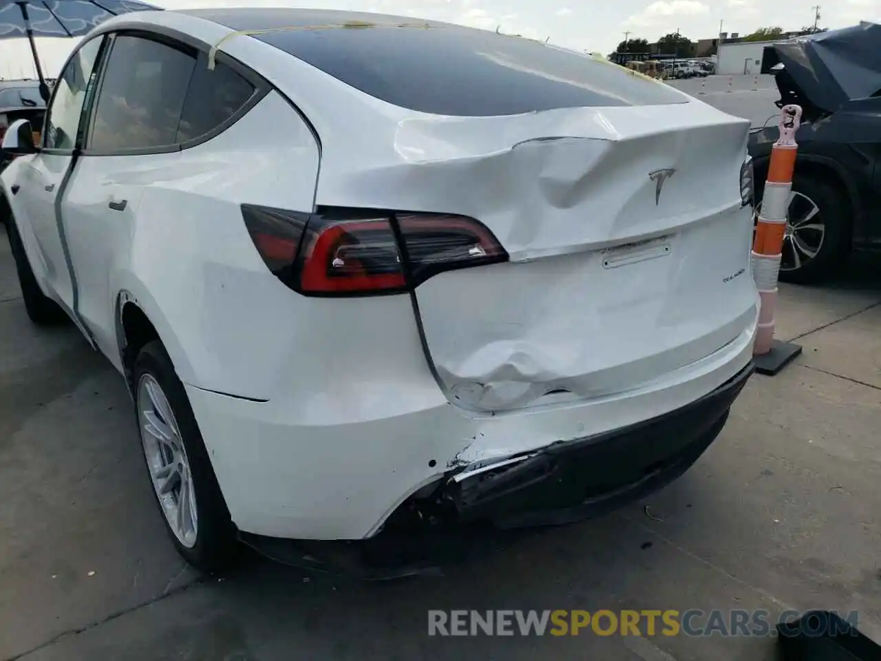 9 Photograph of a damaged car 5YJYGDEE6MF106275 TESLA MODEL Y 2021