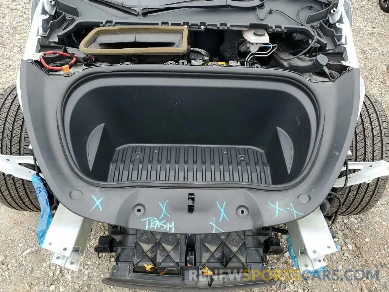 11 Photograph of a damaged car 5YJYGDEE6MF110066 TESLA MODEL Y 2021