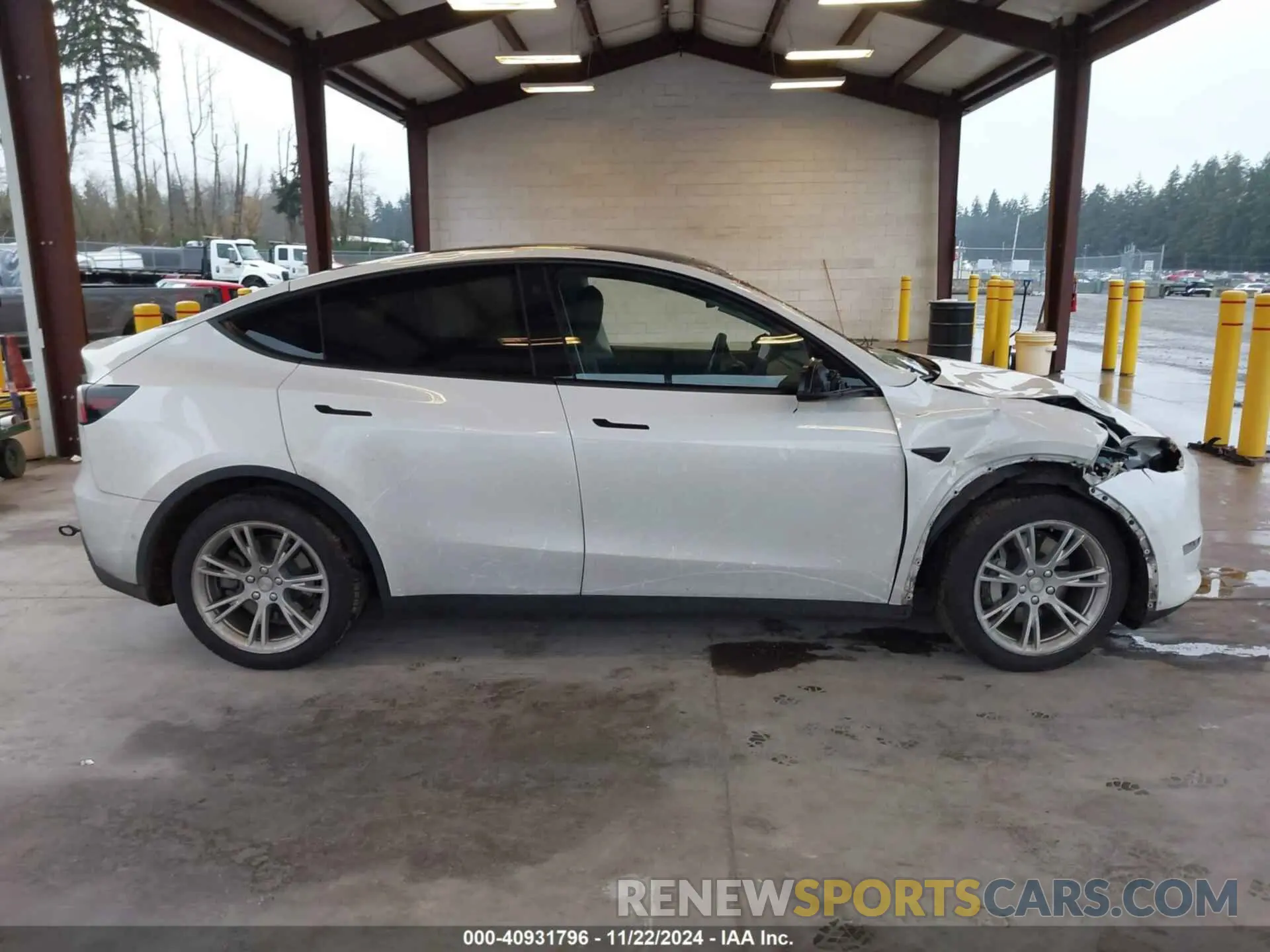 13 Photograph of a damaged car 5YJYGDEE6MF117891 TESLA MODEL Y 2021
