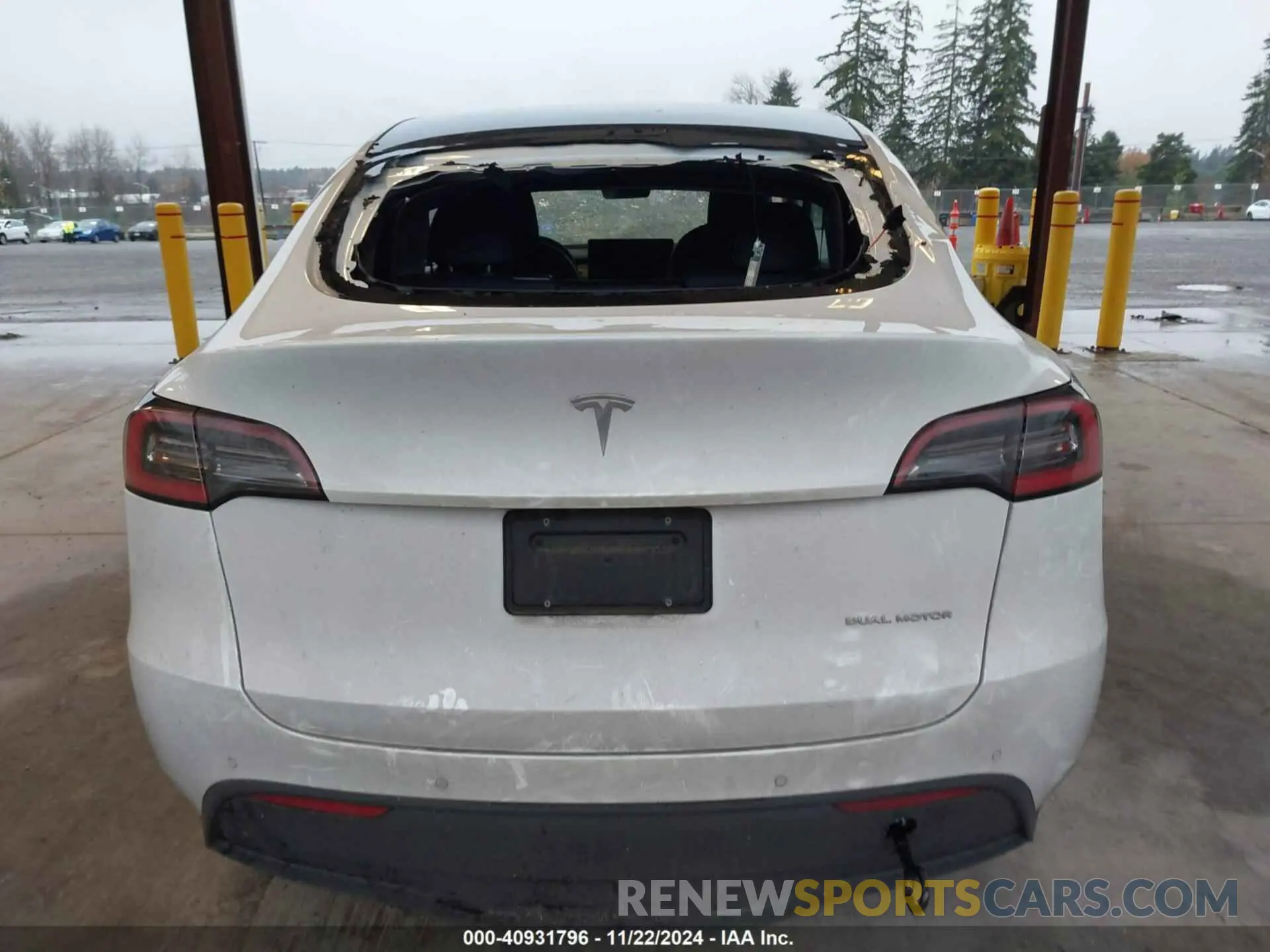16 Photograph of a damaged car 5YJYGDEE6MF117891 TESLA MODEL Y 2021